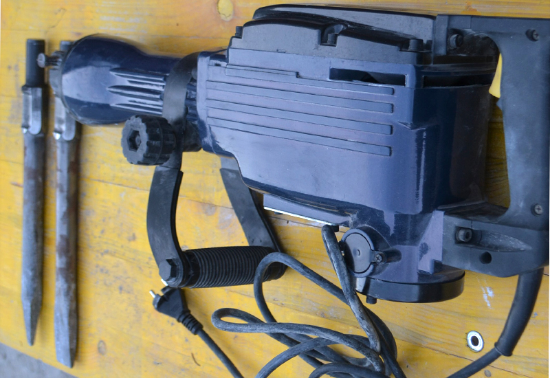 stemmhammer-mit-zusatzgeraeten-maschinenverleih-limp